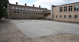 Budowa placu zabaw przy SP5 w Zambrowie
