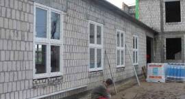 Budowa hali przy ZSO - część socjalną widok od ul. Konopnickiej. Stan na dzień...