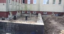 Trwa budowa Orlika przy Szkole Podstawowej nr 5 w Zambrowie