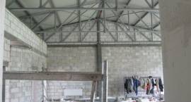 Prace remontowo-budowlane przy nowym skrzydle GOK-u w Szumowie