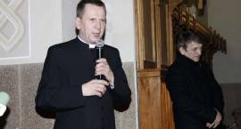 Aktor Dariusz Kowalski w kościele pw. Trójcy Przenajświętszej w Zambrowie