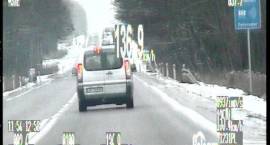 136 km/h mimo śliskiej nawierzchni i znaku informującego o fotoradarze