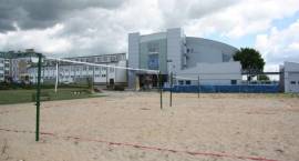 Otwarto boiska do gry w piłkę plażową przy Pływalni Miejskiej Delfin w Zambrowie