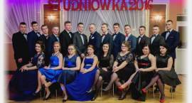 Studniówka w ZSA 2016. Zdjęcia grupowe