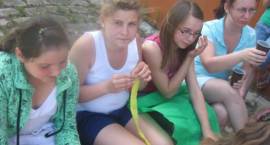 Piknik rowerowy w Paproci Dużej dzieci z OWR Caritas i wolontariuszy