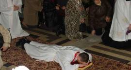 Liturgia Wielkopiątkowa w kościele pw. Trójcy Przenajświętszej w Zambrowie /Fot....