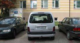 Parking pod Urzędem Miasta - kierowcy trzech wyżej widocznych samochodów nie zmieścili...