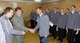 Wręczenie listu gratulacyjnego za 25 lat służby /Fot. Grzegorz Zawistowski