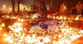 Dzień Zaduszny. Grób ks. prałata Lucjana Grajewskiego /Fot. J.Jankowski