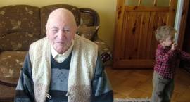 Sędziwy jubilat - Stanisław Wojciech Rawa w dniu swoich 100-nych urodzin /Fot. UG Zambrów
