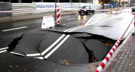 Zambrów: Na Alei Wojska Polskiego pojawiła się olbrzymia dziura. Stan na 16 września...