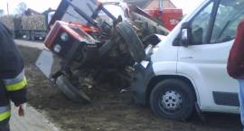 Kolizja ciągnika z dostawczym Citroenem w Woli Zambrowskiej 