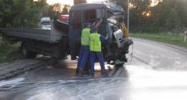 Skutki czołowego zderzenia dwóch ciężarówek na ul. Łomżyńskiej w dn. 18.09.2009 r.