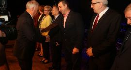 Dyrektorzy i nauczyciele szkół miejskich wyróżnieni