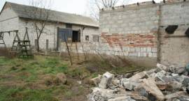 Prace związane z wyburzaniem domów i zabudowań oraz wycinka drzew