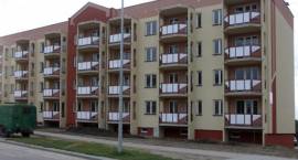 Blok przy ul. Raginisa 20 (widok od strony ul. Raginisa) - oddany będzie 14 IX 2007 r....