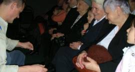 Wychowankowie Akademi Malucha w Zambrowie na wycieczkę to teatru zabrali swoje babcie i...