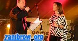 Irena Jarocka w duecie z Jarosławem Janiszewskim - konferanserem VIII Dni Zambrowa...