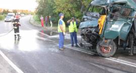 Skutki czołowego zderzenia dwóch ciężarówek na ul. Łomżyńskiej w dn. 18.09.2009 r.