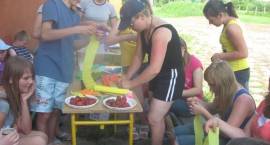 Piknik rowerowy w Paproci Dużej dzieci z OWR Caritas i wolontariuszy