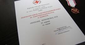 ZSA z odznaką Polskiego Czerwonego Krzyża