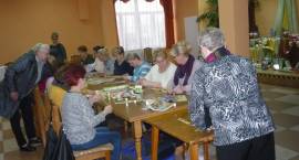 Panie z gminy Szumowo poznały tajniki powstawania wyrobów z papierowej wikliny