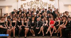 Studniówka 2012 Zespół Szkół Ogólnokształcących w Zambrowie. Zdjęcia Grupowe. / Foto...
