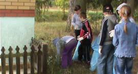 Uczniowie szkoły w Porytem Jabłoni sprzątali świat