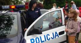 Policjanci i strażacy z okazji Dnia Dziecka odwiedzili Miejskie Przedszkole nr 4