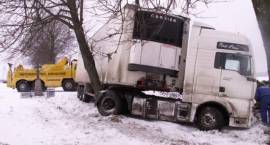 Skutki poślizgu w okolicach m. Sikory w dn. 23.02.2009 r. /Fot. SOS ASSISTANCE Marek...