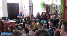 Arkadisz Niemirski odwiedził Bibliotekę w Szumowie