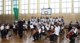 Koncert orkiestry smyczkowej i chóru z Białegostoku w SP4