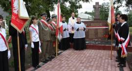 Uroczystość odsłonięcia pomnika we wsi Czarnowo Undy /Fot. Grzegorz Zawistowski