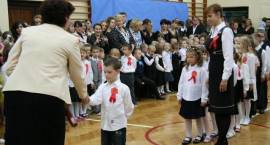 Pasowanie uczniów klas pierwszych w SP4