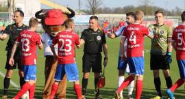 Olimpia minimalnie przegrywa z wiceliderem