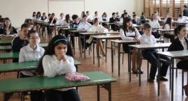 Uczniowie SP5 na kilka chwil przed sprawdzianem 2010