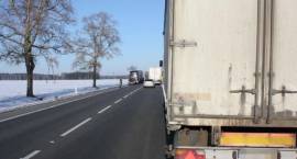 Skutki kolizji na drodze krajowej nr 8 za Wiśniewem. W dn. 1.03.2011 godz. ok. 15.00
