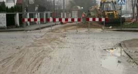 Remont ul. Konopnickiej - zakaz ruchu wszelkich pojazdów - widok od strony liceum i SP4...