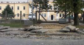Remontowany biurowiec - widok od Al. Woj. Pol /Fot. G. Zawistowski