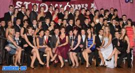 Studniówka w ZSO 2011. Zdjęcia grupowe.