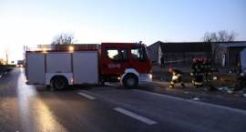 Skutki makabrycznego wypadku na drodze 66 w Woli Zambrowskiej, gmina Zambrów, w dn....