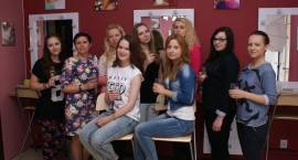 Pierwsze absolwentki Akademii Wizażu Make-Up Art w Zambrowie