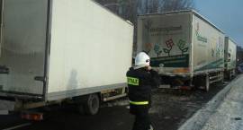 Skutki kolizji na drodze nr 8 w rejonie Żabikowa