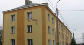 Blok przy ul. Sadowej 7 został ocieplony w tym roku. Czeka jeszcze na remont dachu w...