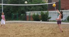Miejska Plaża przy pływalni cieszy się bardzo dużym powodzeniem. /fot. Łukasz Laskowski