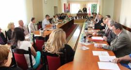 Nauczyciele w Długoborzu zarobią mniej. Starosta z absolutorium