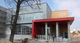 Prace wykończeniowe wewnątrz Zambrowskiego Centrum Kultury