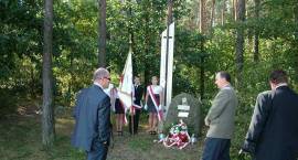Uroczystości pod pomnikiem w Wądołkach