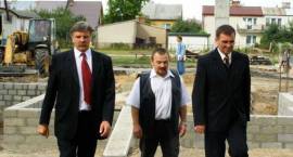 Wizyta Marszałka Krzysztofa Putry na terenie budowy hali przy ZSO /Fot. Justyna...