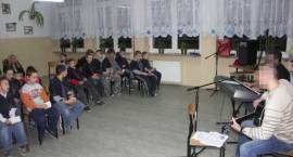 Spotkanie świąteczne w świetlicy socjoterapeutycznej SP4. Oprawę muzyczną przygotowali...